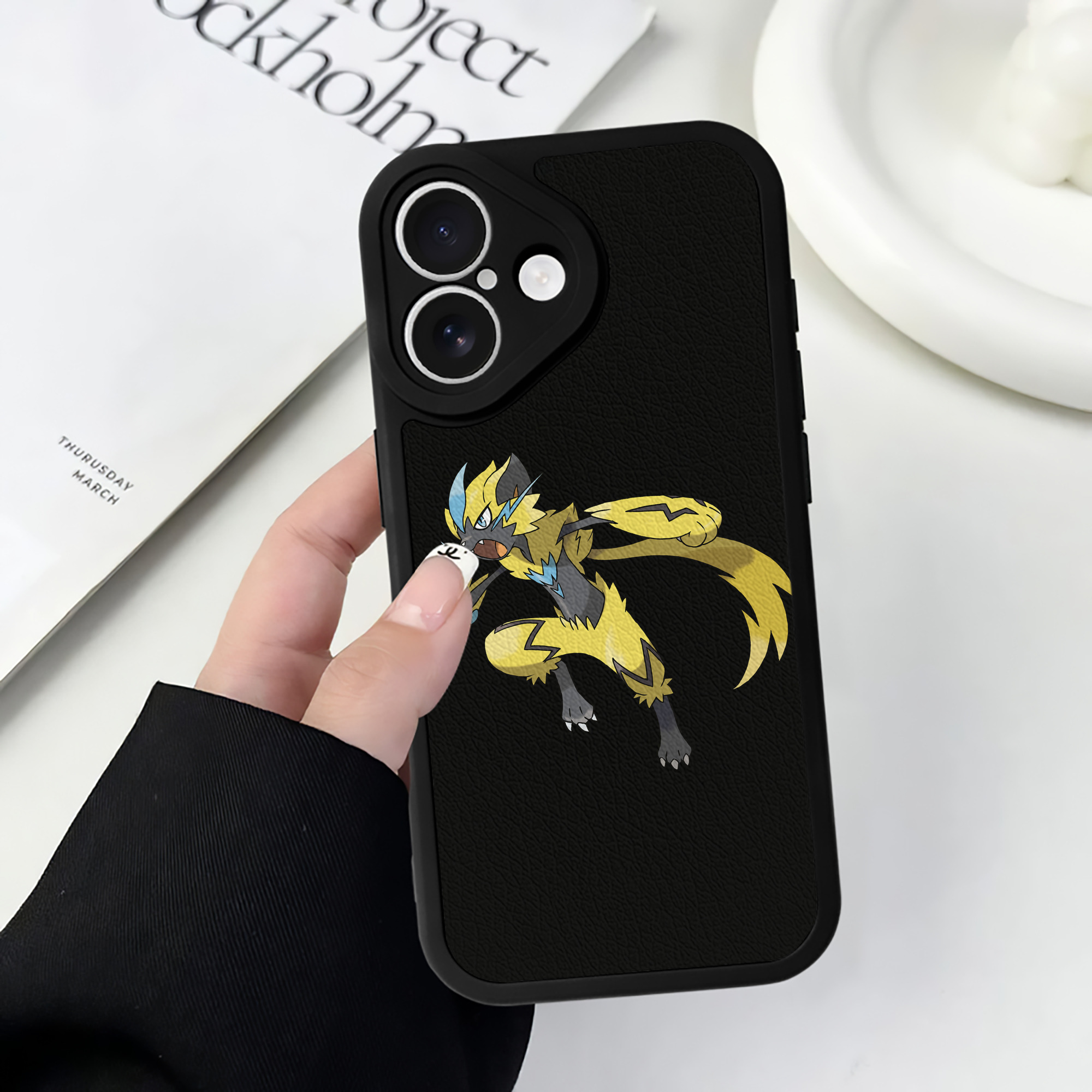 （画像用） ポケットモンスター Pokémon 【iPhone 16シリーズ対応】シリコンスマホケース（レザー調） 材質：シリコン
